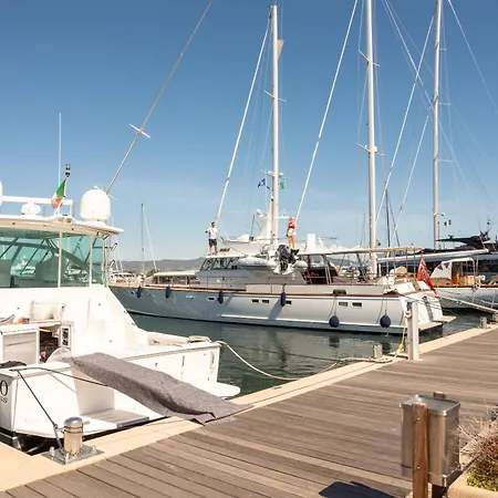 Pretty Marina Di Holiday home *